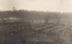 Karavīru svinīgs pasākums 20.gadu sākumā. Foto no Latvijas Kara muzeja arhīva